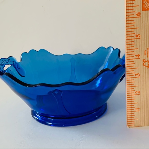 1970 Vintage Elegant Blue Glass Bowl With A Handles - Picture 2 of 14